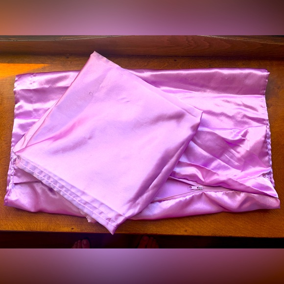 Set of 2 King Size Purple Satin-like Pillow Cases w/ Hidden Zipper Enclosure - Picture 1 of 3